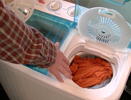 Refrigerator gas refill technician